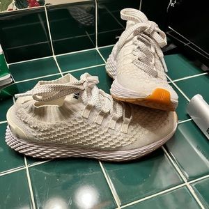 Womens’s white knit nobull runner
